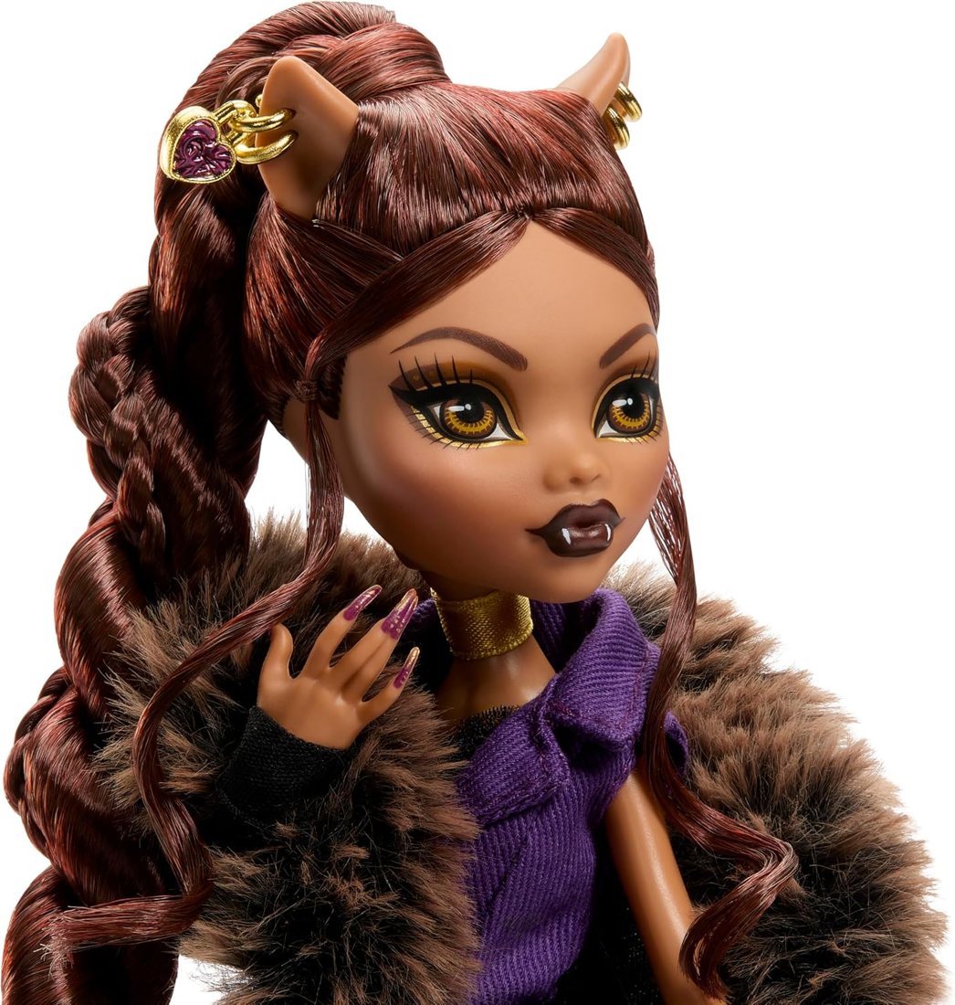 Clawdeen Wolf House of Wolf Doll view 4