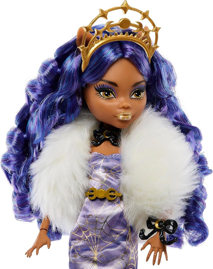 Clawdeen Wolf Howliday Winter Edition Doll view 3