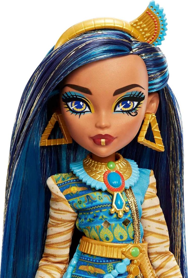 Cleo De Nile Signature Look Doll view 5